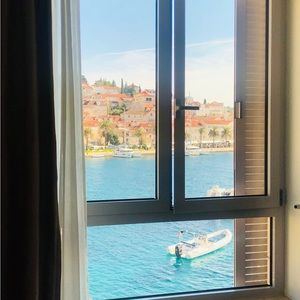 Meet your Posher, Cristina